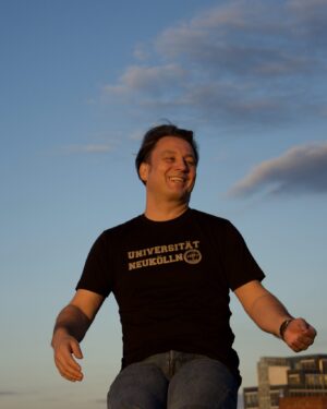 T-Shirt in schwarz – unisex Universität Neukölln T-Shirt in schwarz - unisex