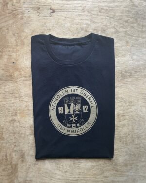 T-Shirt in schwarz Logo UNK – unisex Universität Neukölln T-Shirt in schwarz Logo UNK - unisex